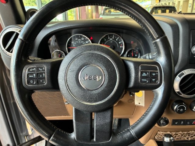 Used 2013 Jeep Wrangler Unlimited Sahara w/ Connectivity Group AWD/4WD image 20