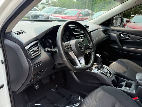 Used 2018 Nissan Rogue SV w/ Premium Package AWD/4WD image 11