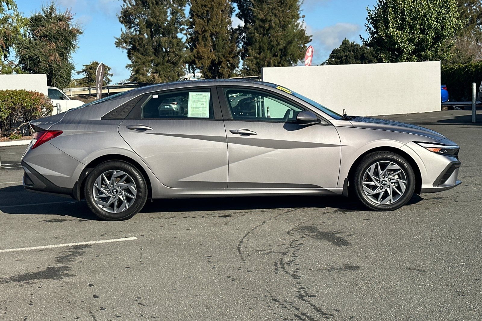 Used 2024 Hyundai Elantra Blue FWD image 3