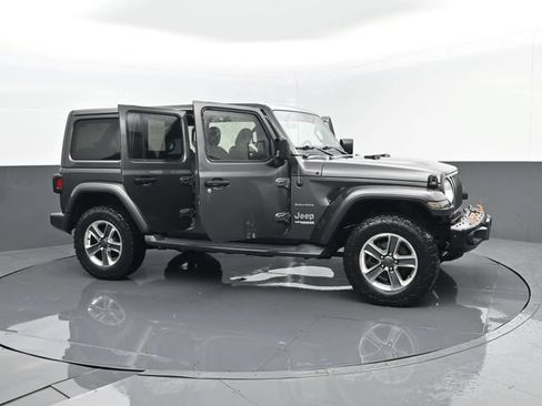 Used 2019 Jeep Wrangler Unlimited Sahara w/ Cold Weather Group AWD/4WD image 28