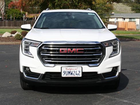 Used 2023 GMC Terrain SLT image 4