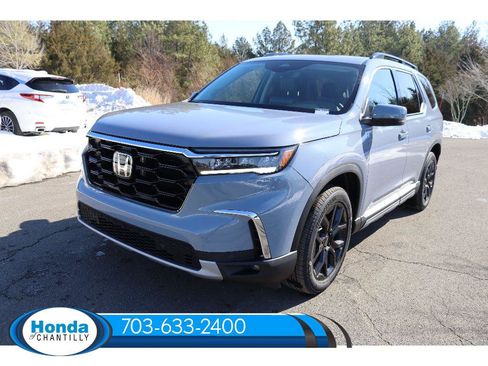 New 2025 Honda Pilot Touring image 3