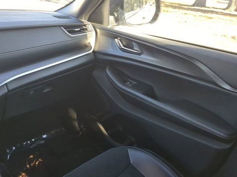 Used 2024 Jeep Grand Cherokee Altitude image 17