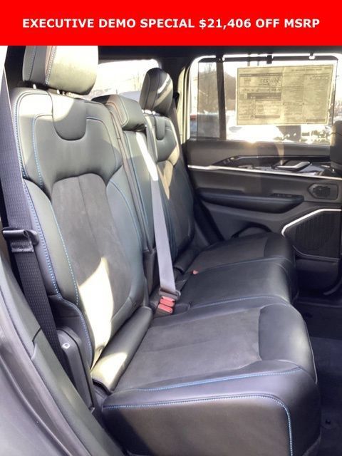 New 2023 Jeep Grand Cherokee Trailhawk w/ Advanced Protech Group II AWD/4WD image 18