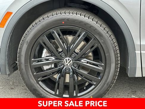 Used 2022 Volkswagen Tiguan SE R-Line AWD/4WD image 25