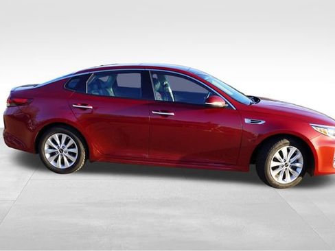 Used 2018 Kia Optima S w/ Panoramic Sunroof Package FWD image 2