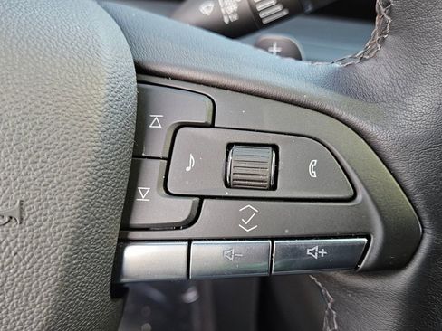 Used 2025 Cadillac XT4 Premium Luxury image 22