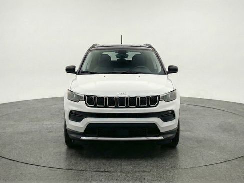 Used 2025 Jeep Compass Limited AWD/4WD image 2
