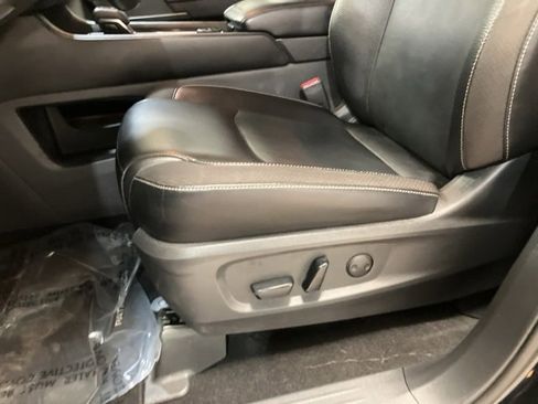 Used 2022 Nissan Pathfinder SL w/ SL Black Package image 19