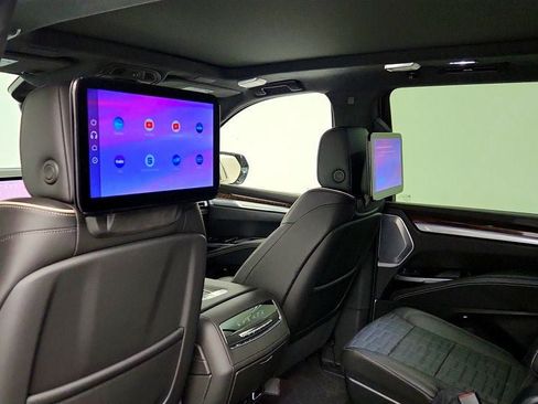 Used 2025 Cadillac Escalade ESV Sport Platinum AWD/4WD image 20