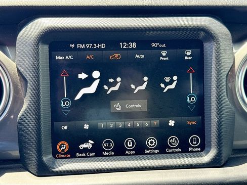 Used 2022 Jeep Wrangler Unlimited Sahara w/ Cold Weather Group AWD/4WD image 17