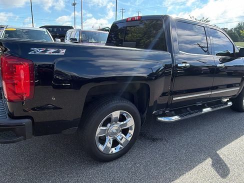 Used 2017 Chevrolet Silverado 1500 LTZ Z71 w/ LTZ Plus Package AWD/4WD image 8