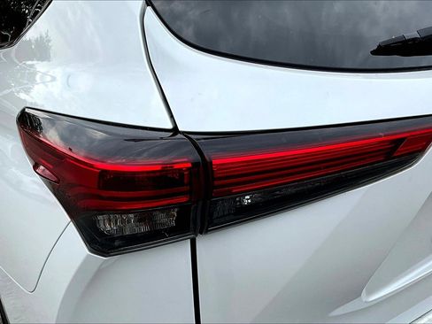 Used 2023 Toyota Highlander XLE AWD/4WD image 33