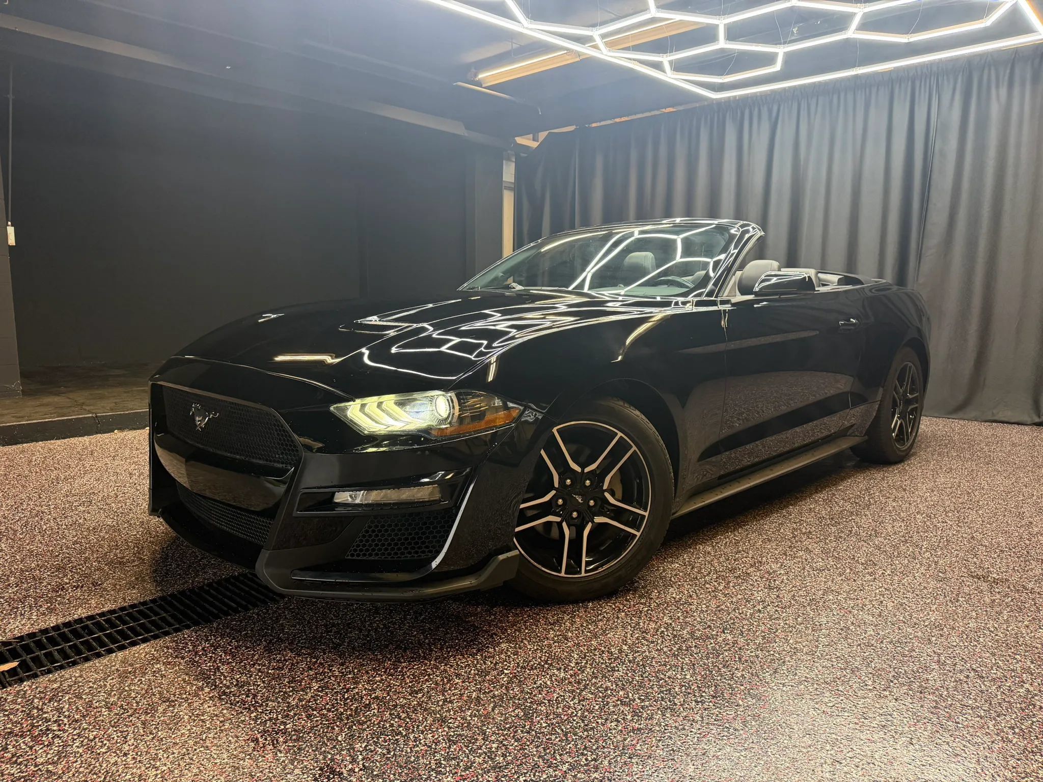 Used 2020 Ford Mustang Premium RWD image 2