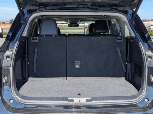 Used 2024 Toyota Highlander XLE image 10