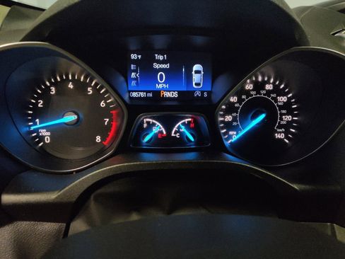 Used 2017 Ford Escape SE w/ SE Cold Weather Package AWD/4WD image 23