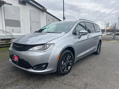 Used 2020 Chrysler Pacifica Touring-L w/ Advanced Safetytec Group