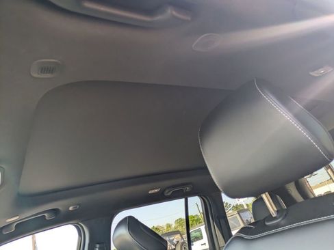 Used 2025 Jeep Grand Cherokee Limited AWD/4WD image 16