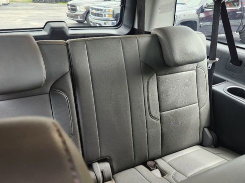 Used 2018 Chevrolet Suburban LT RWD image 18