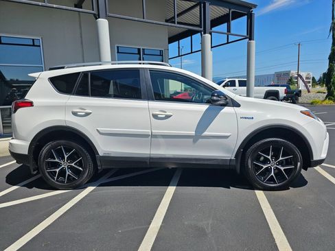 Used 2018 Toyota RAV4 SE w/ Advanced Technology Package AWD/4WD image 6