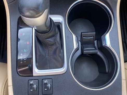 Used 2019 Toyota Highlander XLE image 22