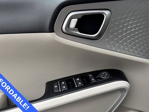 Used 2021 Kia Soul LX image 12