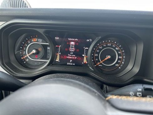 Used 2024 Jeep Wrangler Willys image 9