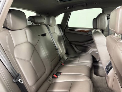 Certified 2022 Porsche Macan S image 15