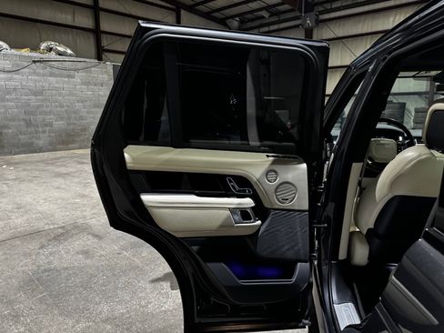 Used 2020 Land Rover Range Rover HSE image 15