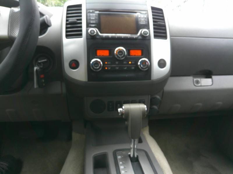 Used 2015 Nissan Frontier SV w/ SV Value Truck Package RWD image 16