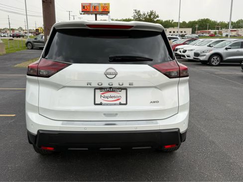 Used 2025 Nissan Rogue SV AWD/4WD image 6