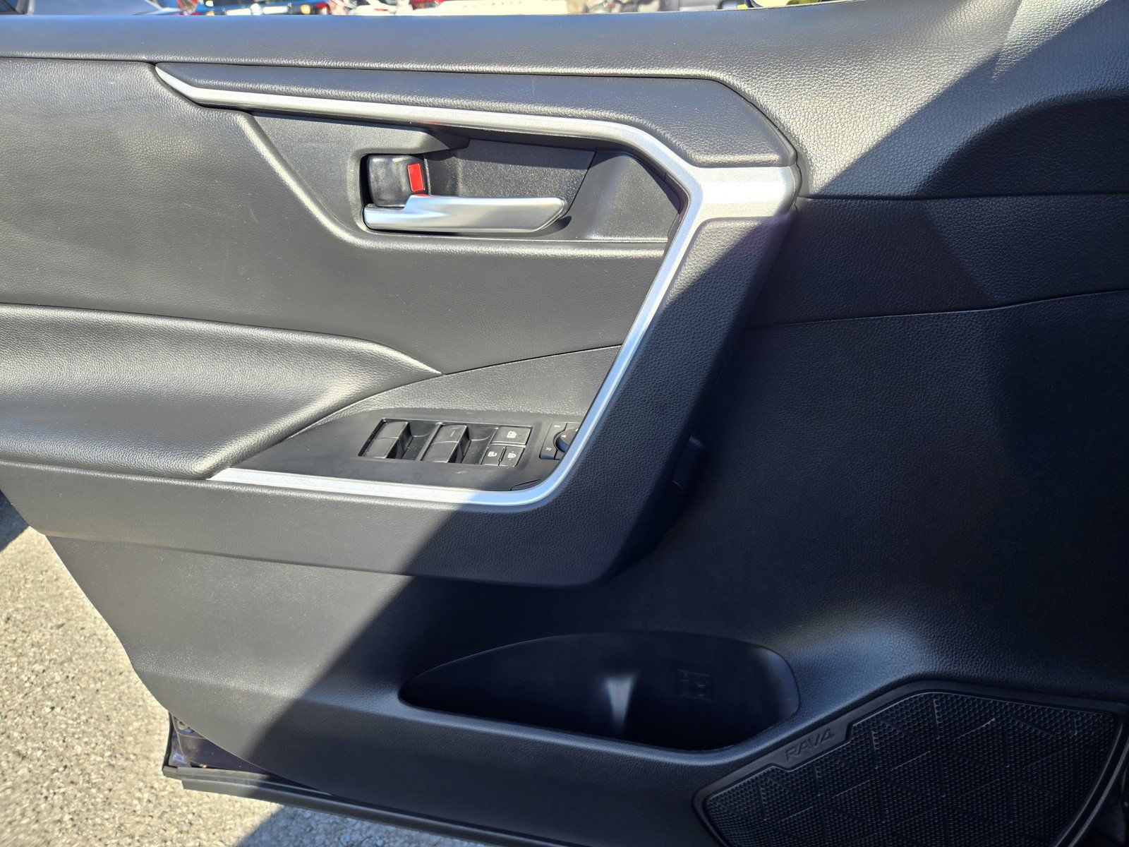 Used 2021 Toyota RAV4 XLE w/ Convenience Package FWD image 26