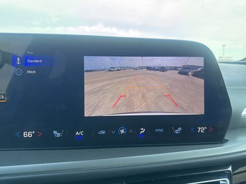 Used 2025 Chevrolet Traverse LT image 46