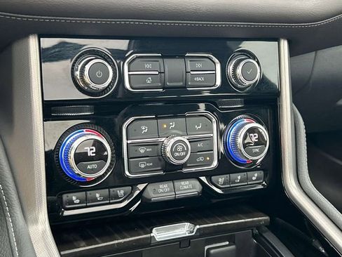 Used 2022 GMC Yukon Denali image 40