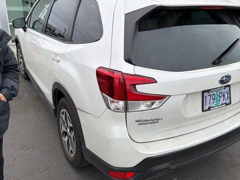 Used 2023 Subaru Forester Premium image 3