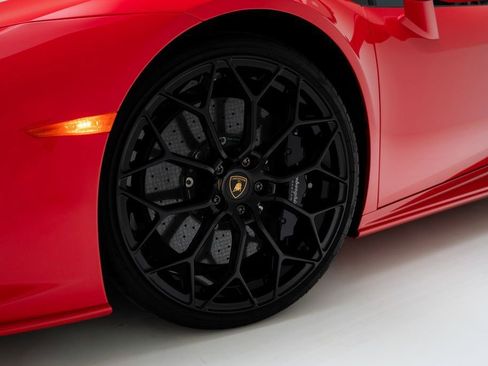 Used 2021 Lamborghini Huracan EVO RWD image 28