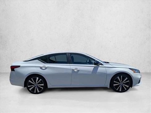 Used 2022 Nissan Altima 2.5 SR FWD image 4