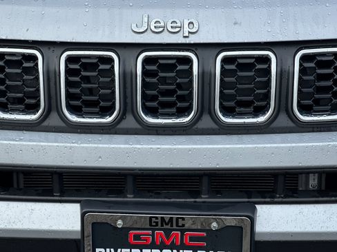 Used 2024 Jeep Compass Latitude image 43