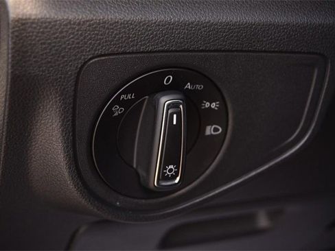 Used 2023 Volkswagen Atlas Cross Sport SE image 11