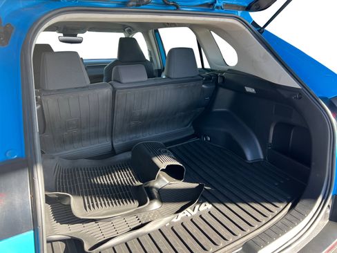 Used 2021 Toyota RAV4 LE image 12