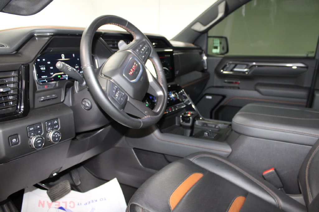 Used 2025 GMC Sierra 1500 AT4 w/ AT4 Premium Package AWD/4WD image 14