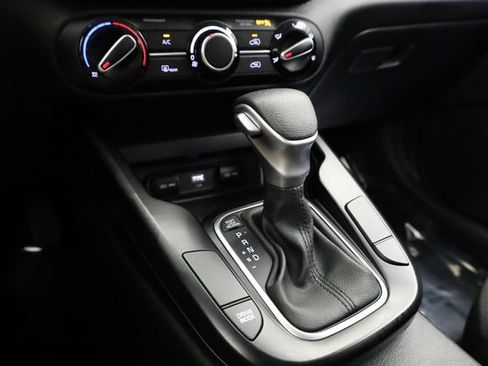 Used 2025 Kia Soul LX w/ LX Technology Package FWD image 24