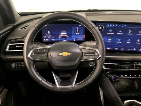 Used 2025 Chevrolet Traverse LT AWD/4WD image 5