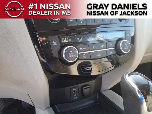 Used 2017 Nissan Rogue Sport SV FWD image 17