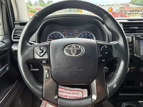 Used 2017 Toyota 4Runner TRD Off-Road AWD/4WD image 29