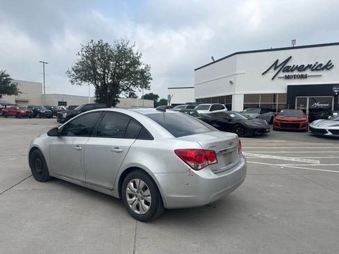 Used 2015 Chevrolet Cruze LS FWD image 4