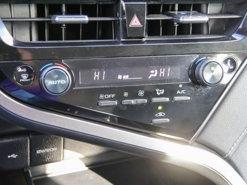 Used 2023 Toyota Camry SE image 14