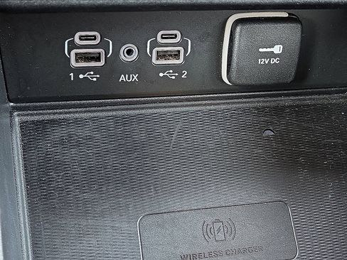 Used 2025 Jeep Grand Cherokee Altitude AWD/4WD image 23