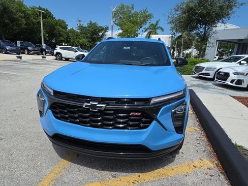 Used 2024 Chevrolet Trax RS w/ Driver Confidence Package FWD image 2