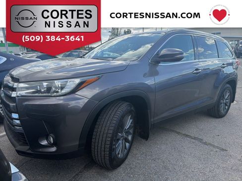 Used 2019 Toyota Highlander XLE AWD/4WD image 1
